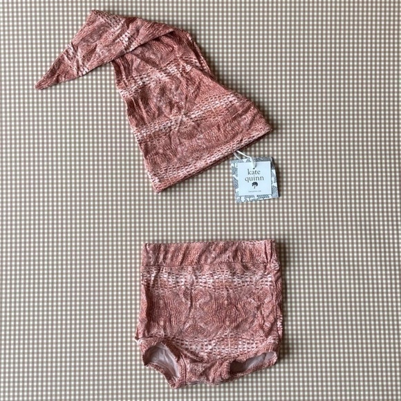 Kate Quinn Bamboo Collection Croc Print
Gnome Hat & Bloomers. Size 6-12 months - Picture 2 of 10